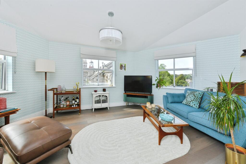 Apartment in Plymouth - More