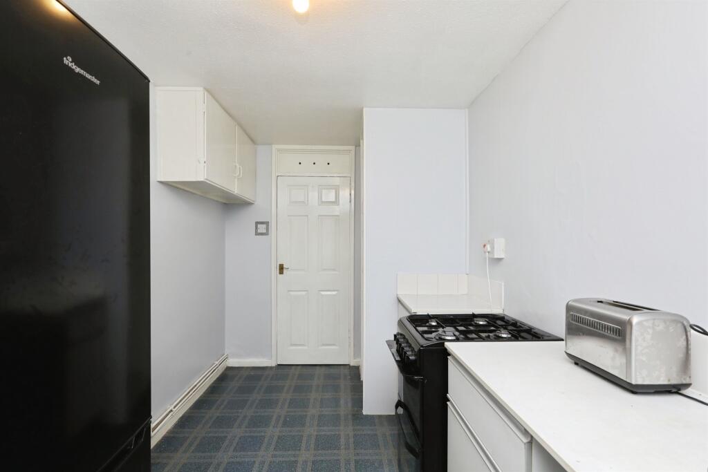 Apartment in Rotherham, South Yorkshire - View 5