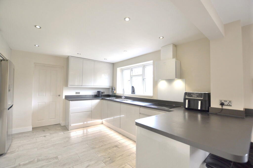 House in Gloucester - View 4