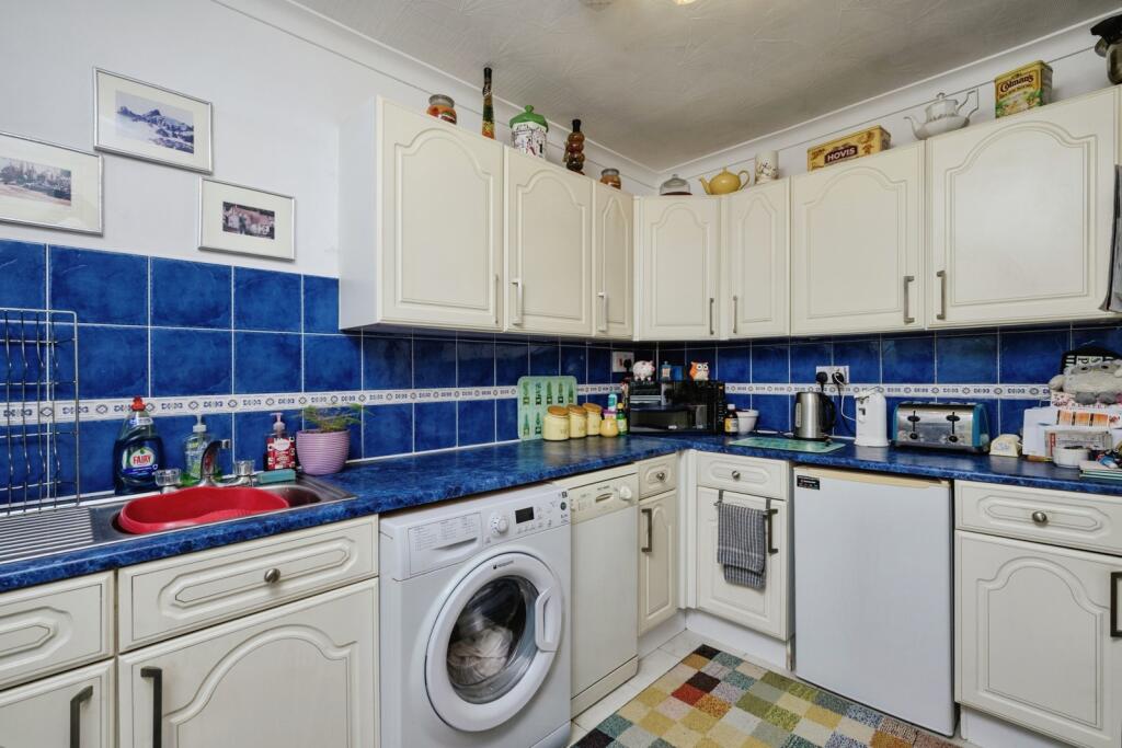 Crossway Avenue, Plymouth, Devon, PL4 photo 2