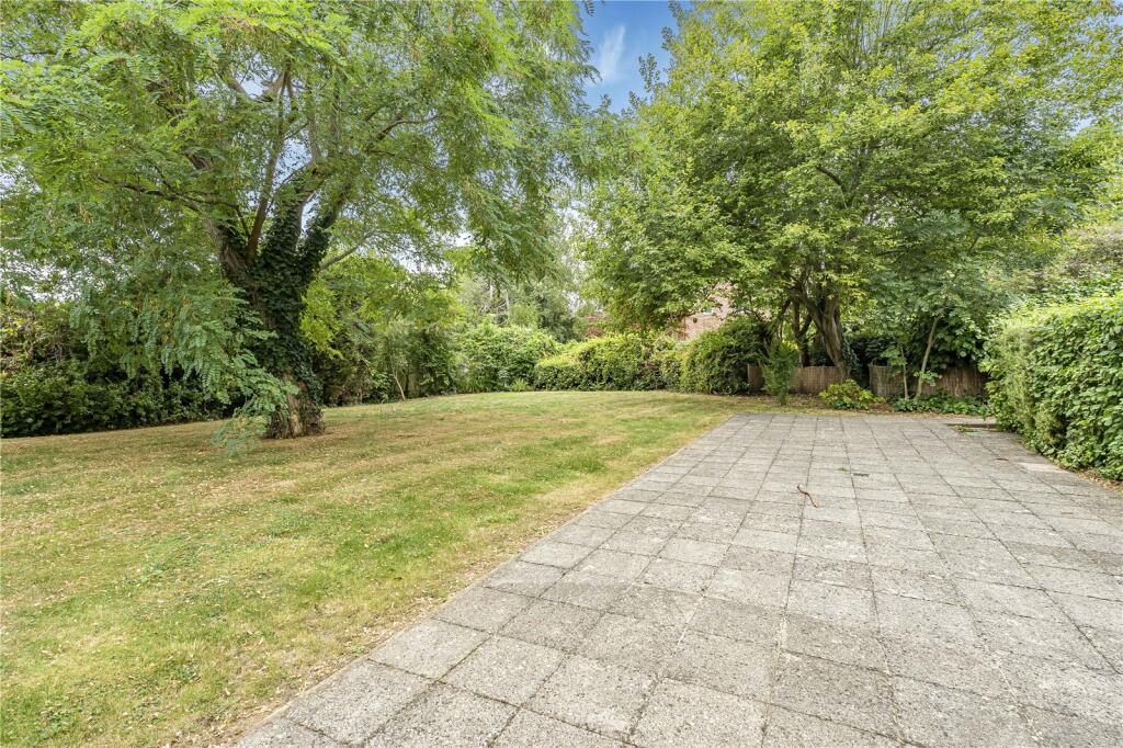 Totteridge Lane, London, N20 photo 4