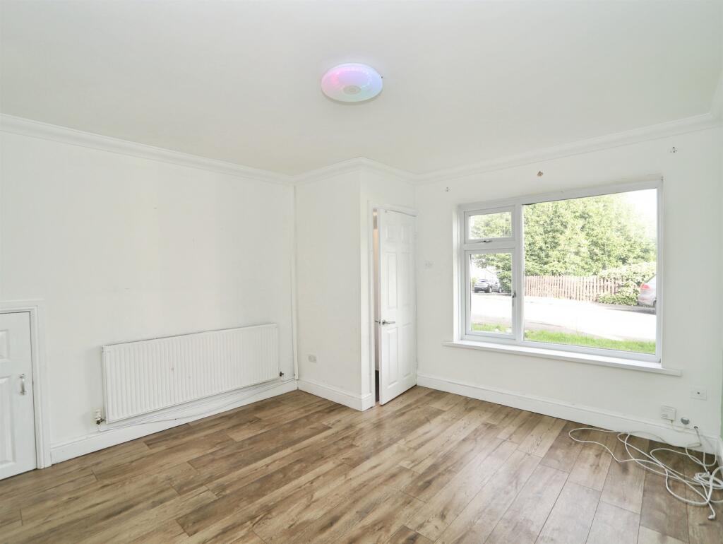 Heol Seward, Beddau, Pontypridd photo 3
