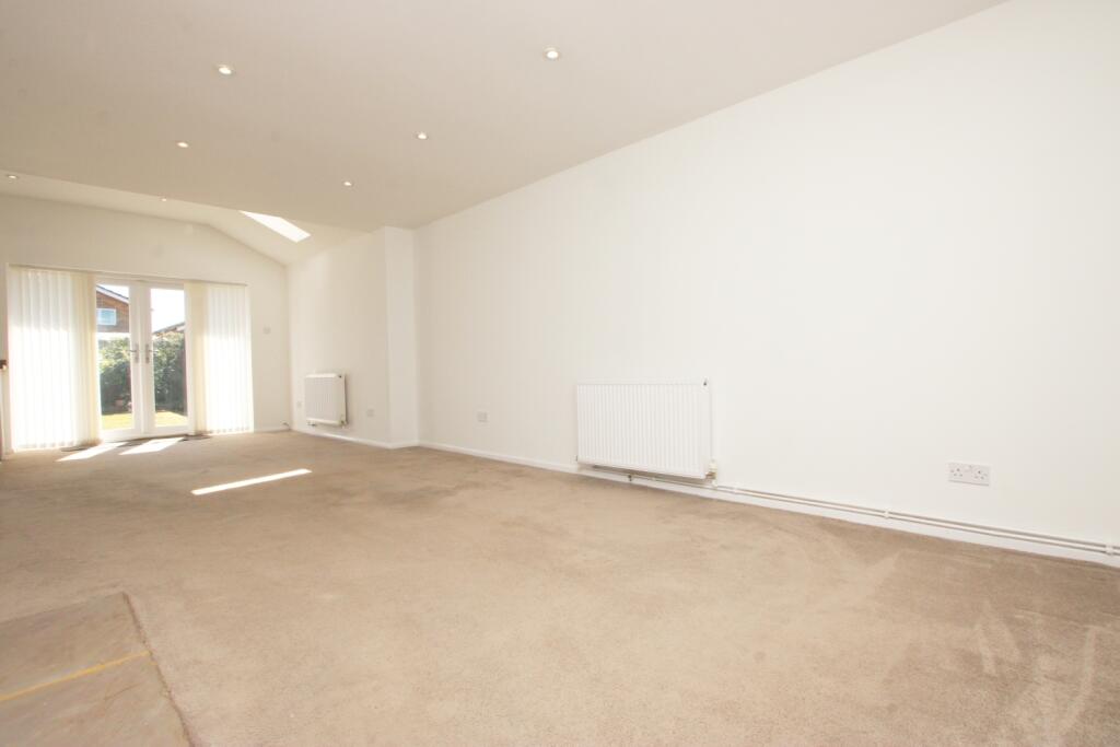 Bracken Close, Kettering, Northamptonshire, NN16 photo 2