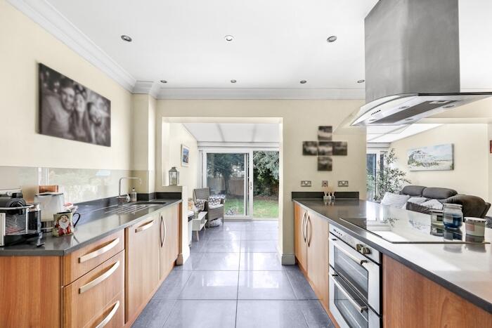 House in Epping Forest, Ongar - More