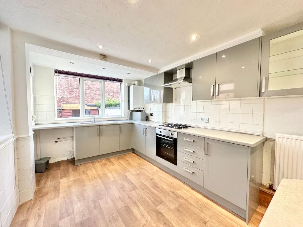Meadows Road, Sale, Greater Manchester, M33 photo 4