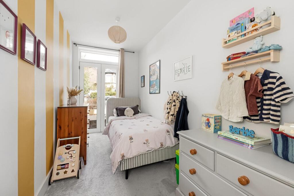 Apartment in London - More