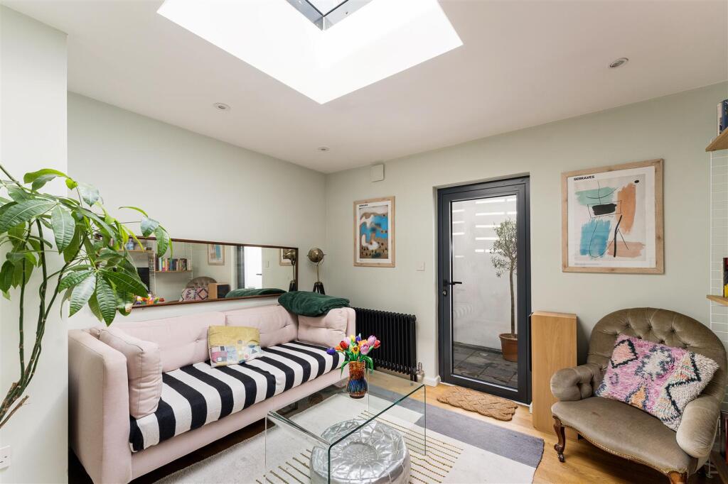 House in London - View 2