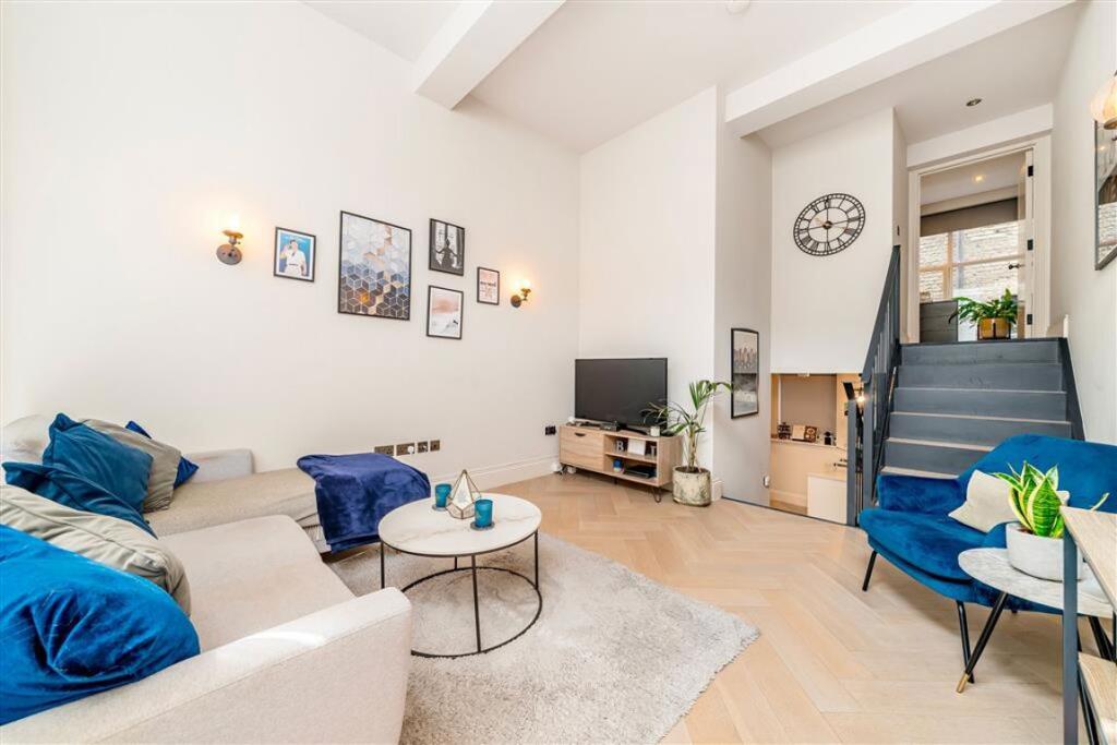 Main image of property: Crabtree Hall, Bishops Park