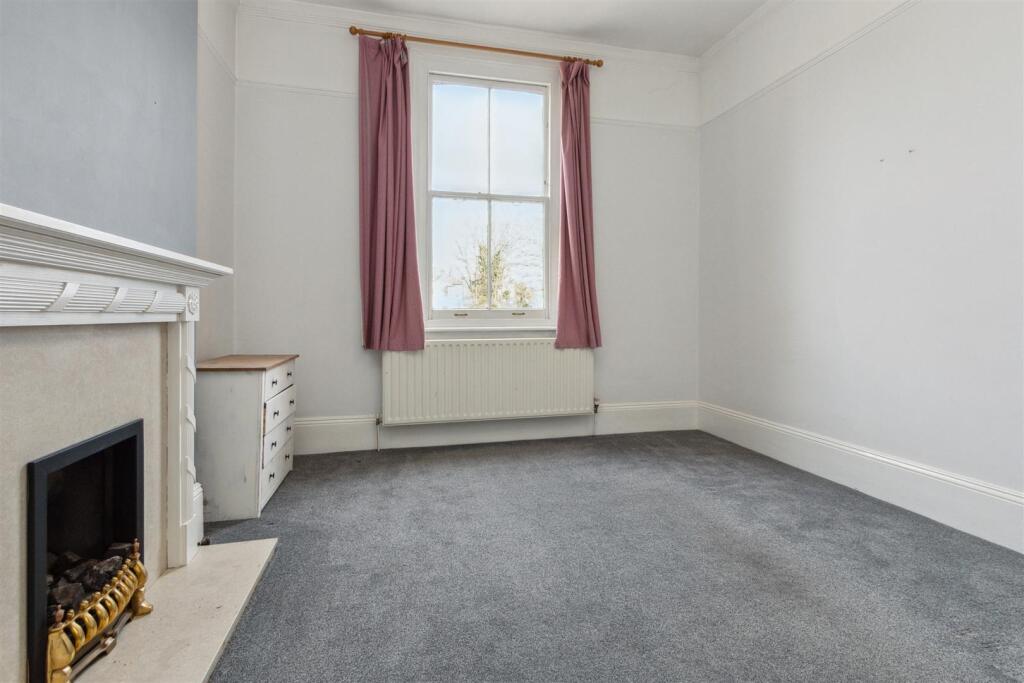 Apartment in London - View 3
