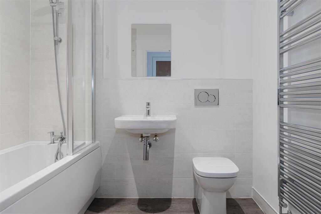 Apartment in Redhill - View 5