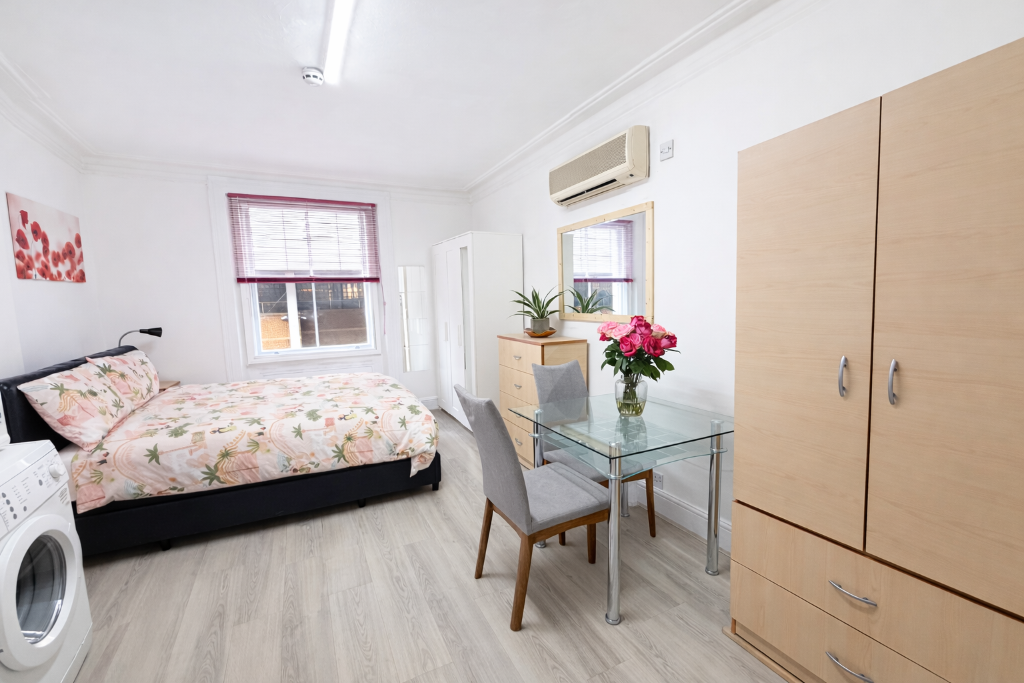 Studio flat for rent