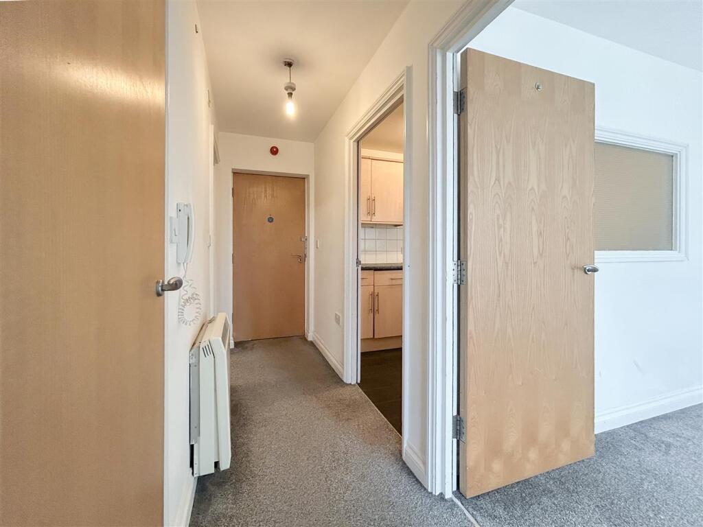 Apartment in Trafford, Greater Manchester - View 5