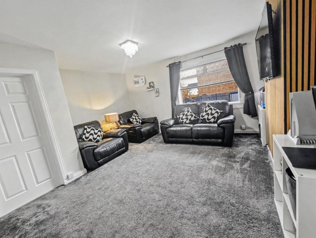 8 Mossgiel Place, Stevenston, KA20 4HB photo 2