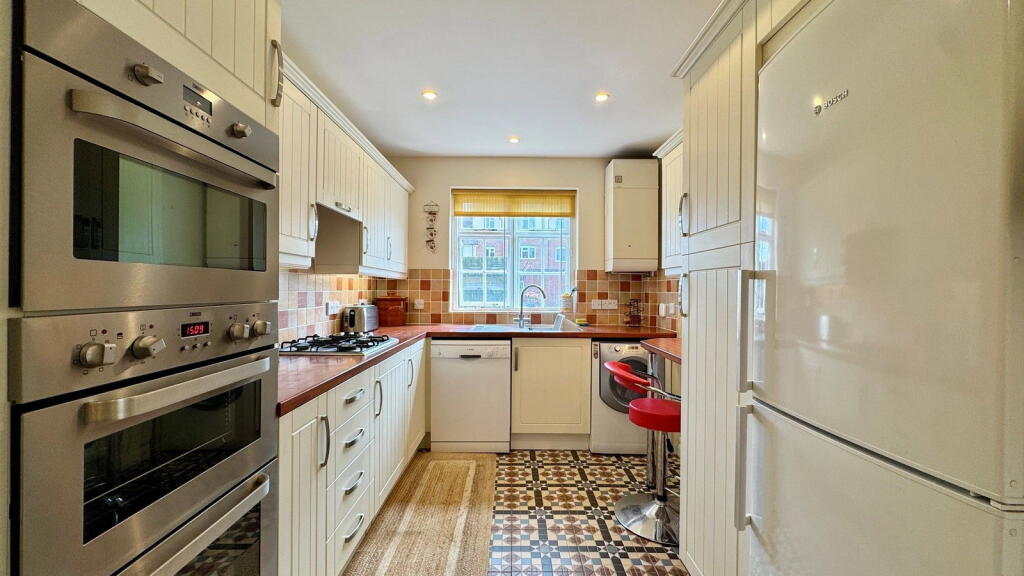 Prancing Horse Close, Thatcham, RG18 4JU - View 3