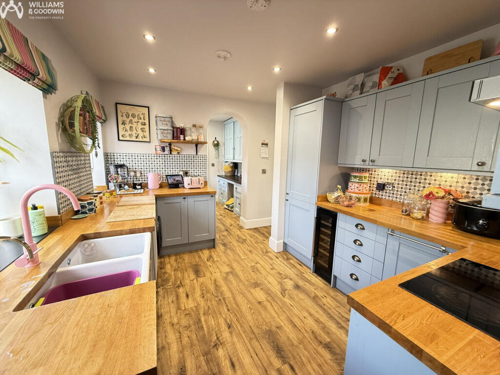 Holyhead Road, Llangefni, Anglesey, LL77 photo 2