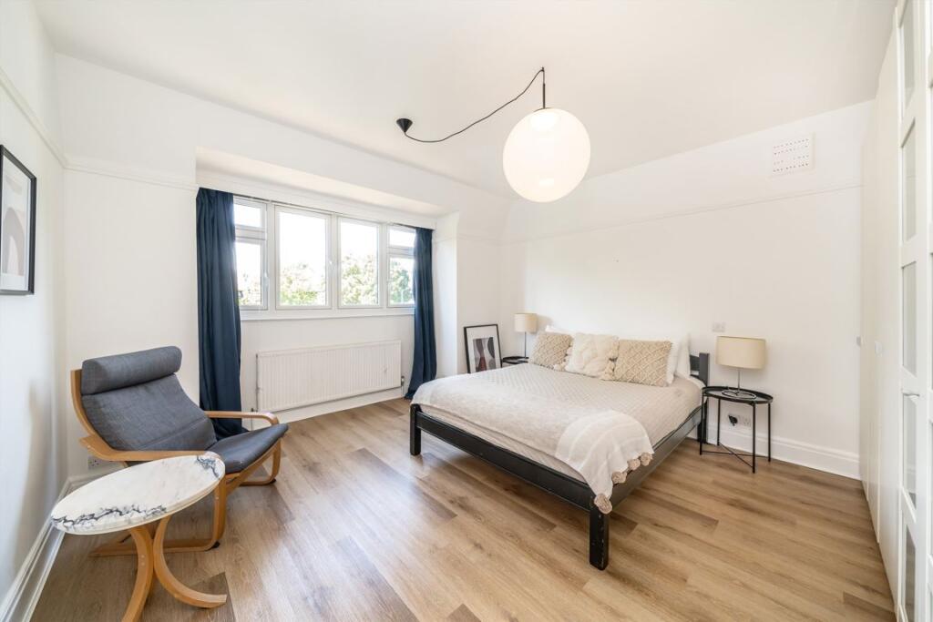 Apartment in London - View 3