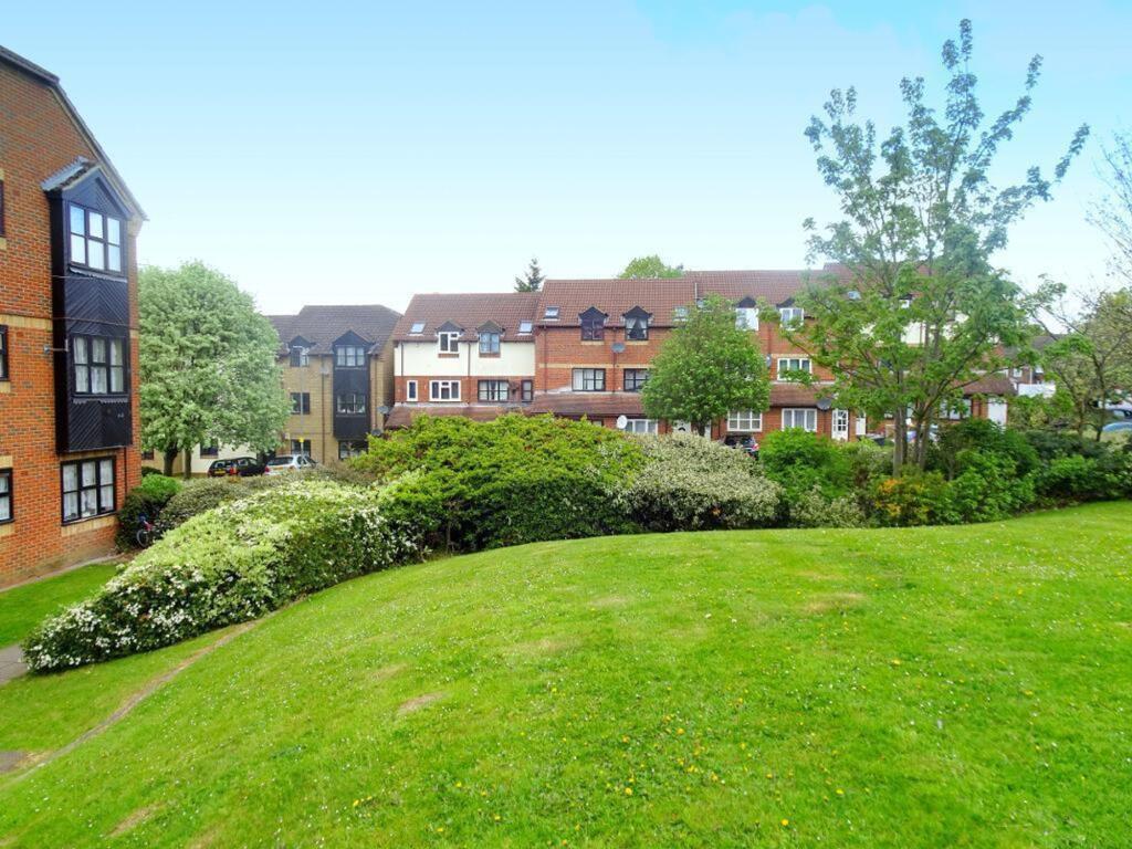 Apartment in Luton, Bury Park - View 2