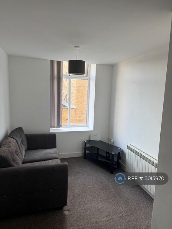 Apartment in Calderdale, Well Head, Boothtown - View 5