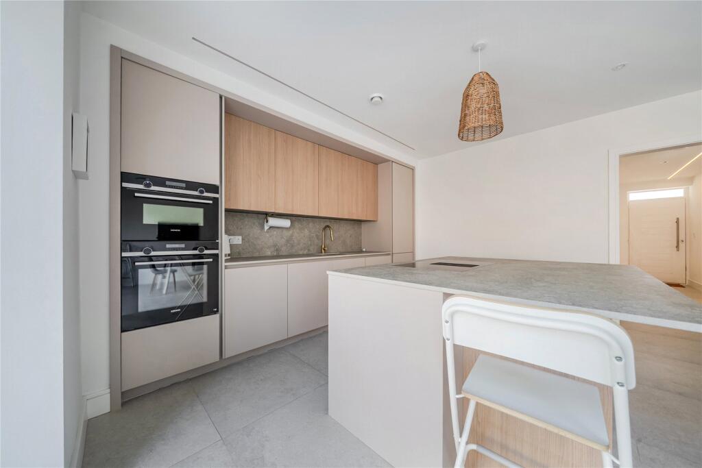 House in London, Goddington - View 4
