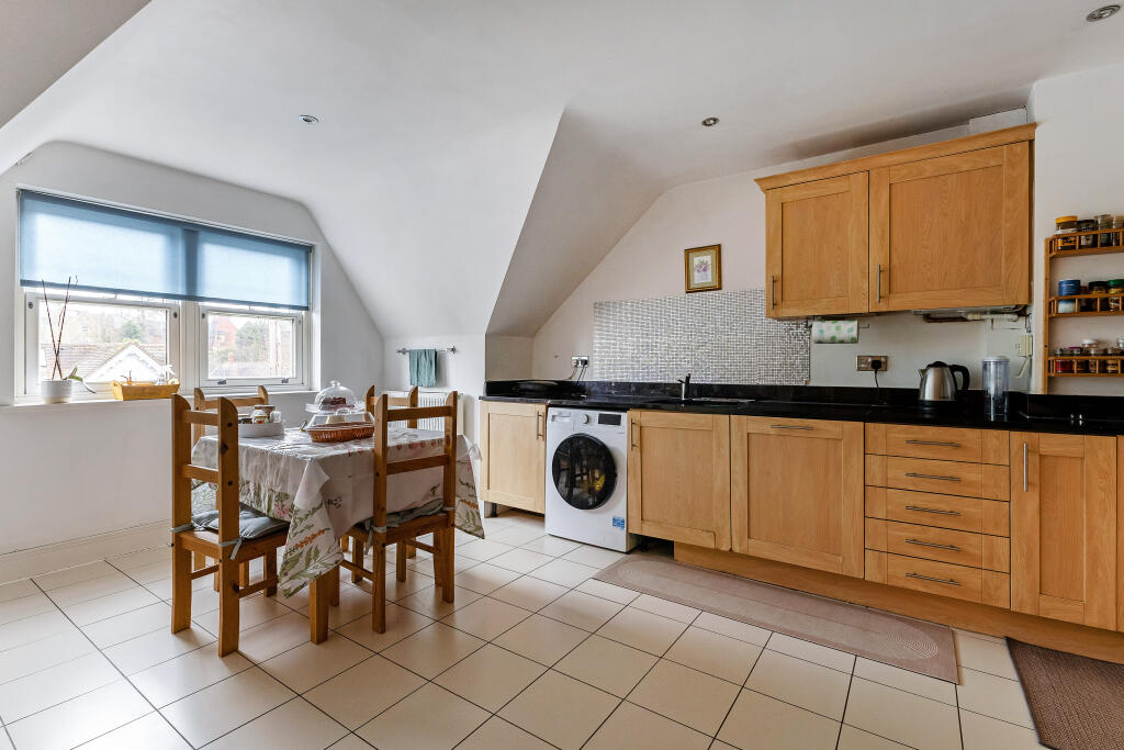 Apartment in Guildford, Surrey - View 5