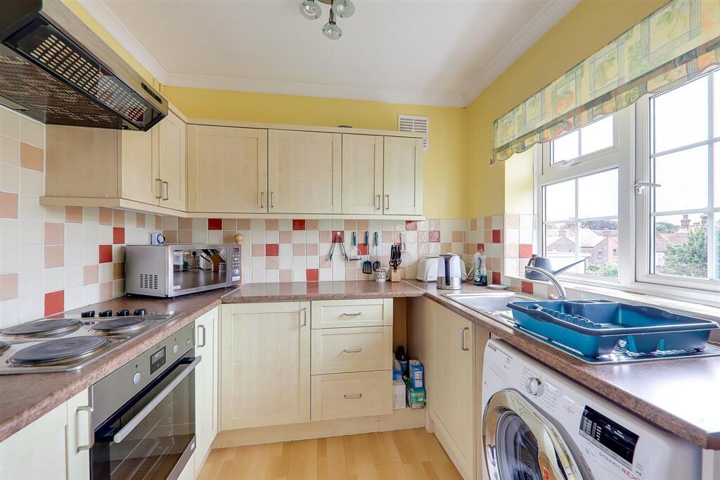 Apartment in Brighton - View 3