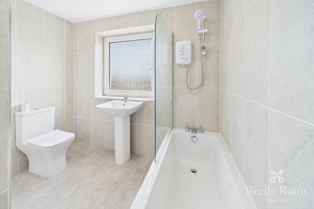 Knaresborough Drive, Huddersfield, West Yorkshire, HD2 photo 4