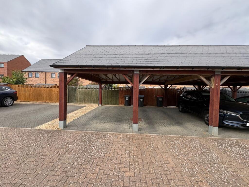 House in Milton Keynes, Brooklands, Broughton and Milton Keynes - View 4