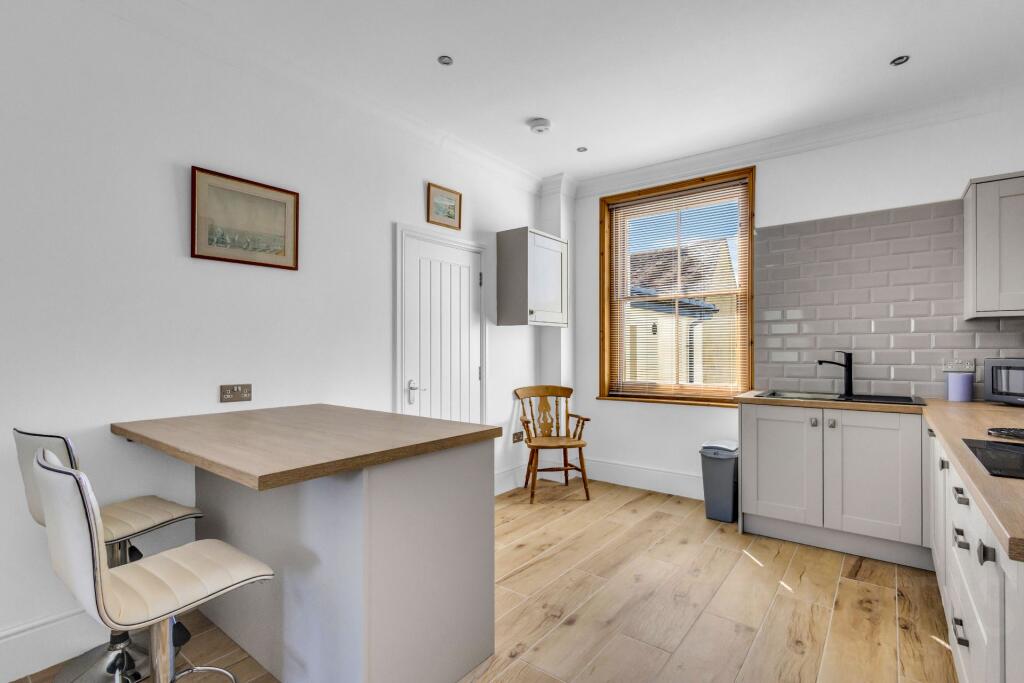 Apartment in Canterbury - View 5