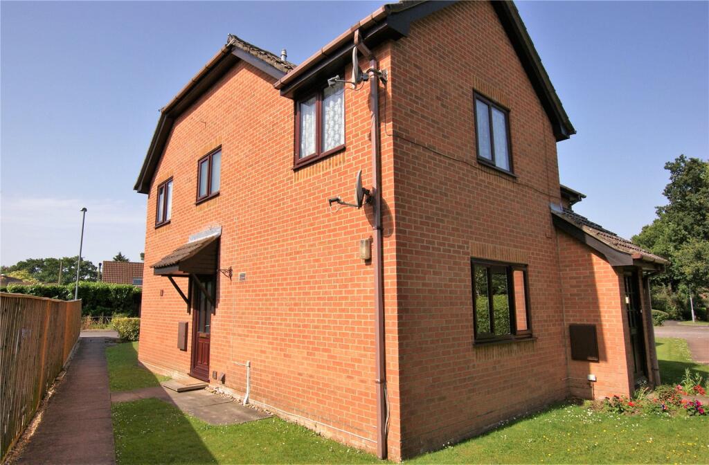 Main image of property: Flat 3, Hillview Court, Froud Way, Wimborne, BH21