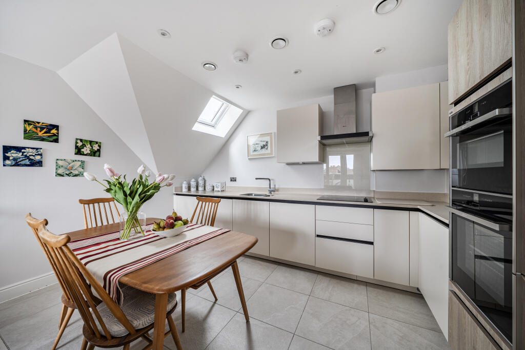 Apartment in Southampton - View 5