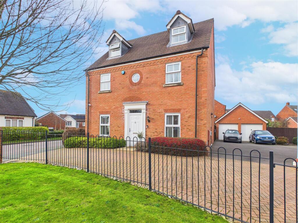 5-bed detached on Heathcot Place, Lichfield, £599,950