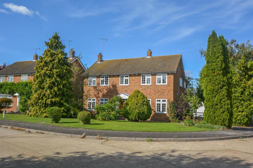 5-bed detached on Grange Close, Ingrave, Brentwood, £925,000