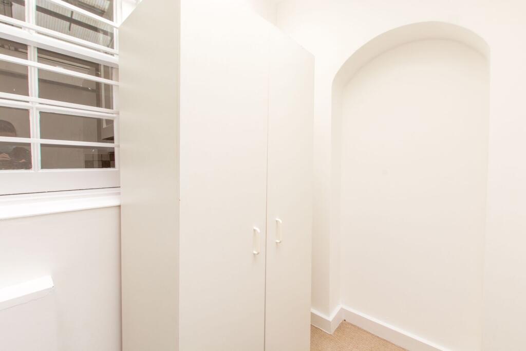 House in London - View 5