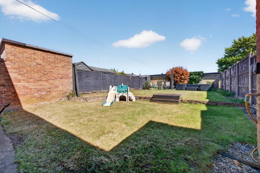 Oundle Path, Stevenage, Hertfordshire, SG2 photo 3