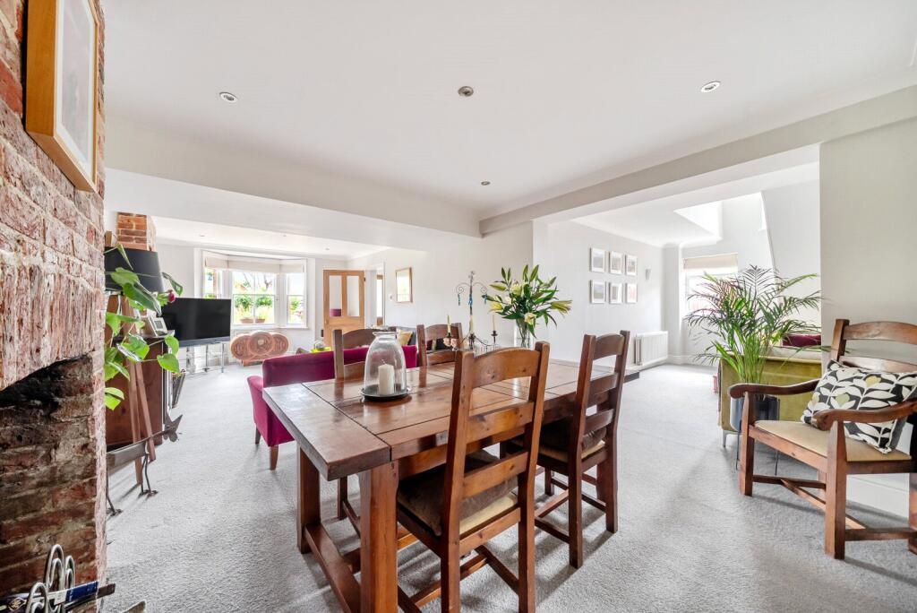 House in Waverley, Farnham - View 4