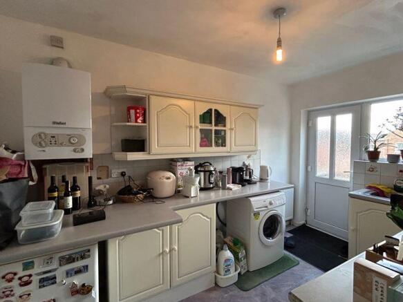 FLAT KITCHEN