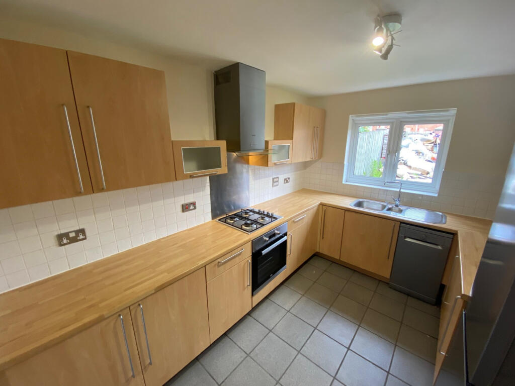 4 bedroom town house for rent