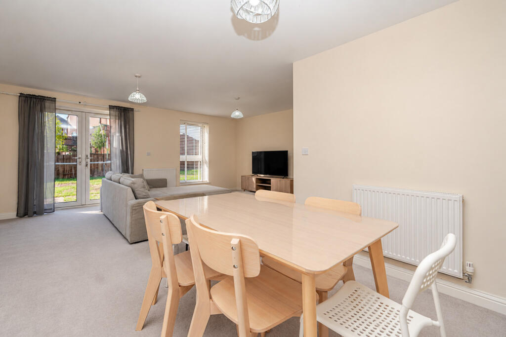 House in Milton Keynes, Whitehouse - View 3