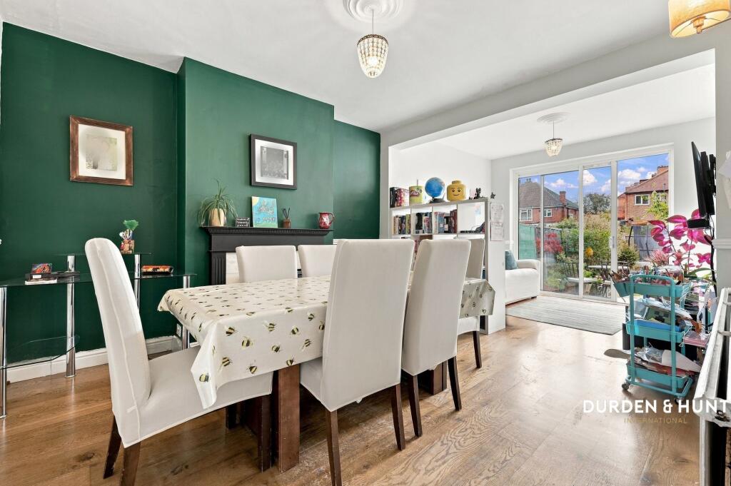 Harwater Drive, Loughton, IG10 photo 4