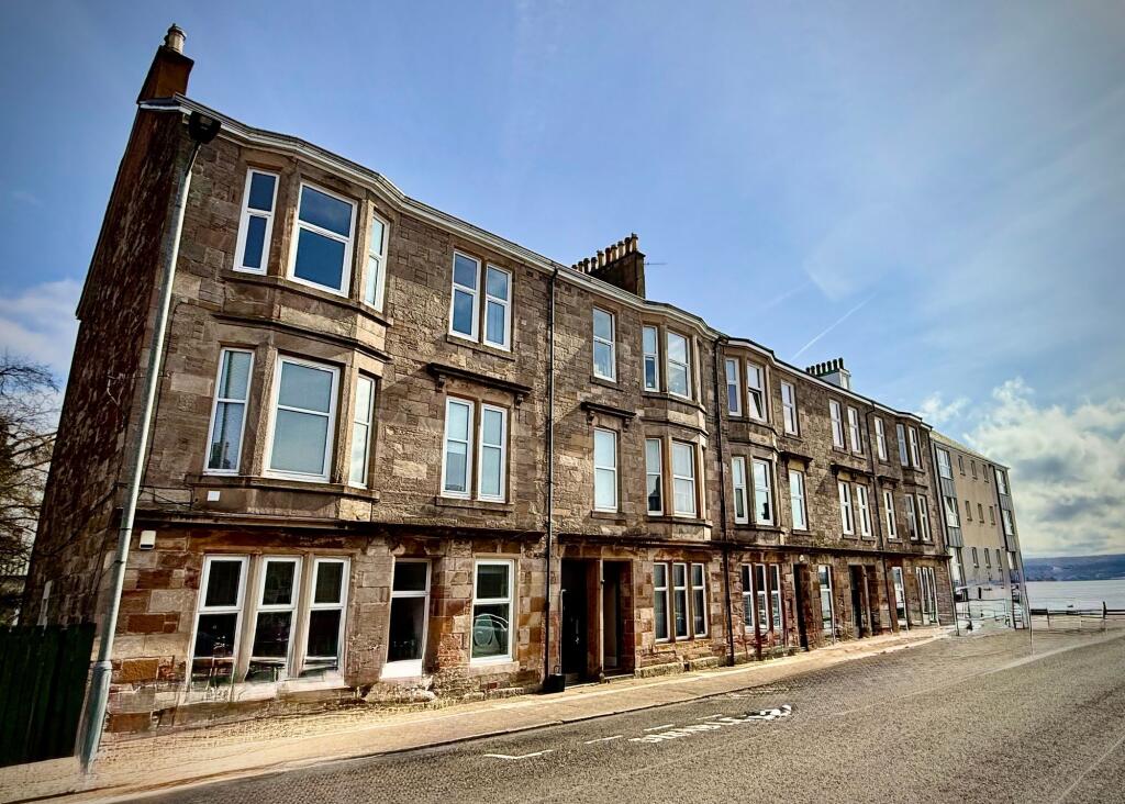 Main image of property: 2/1, 12 William Street, Helensburgh, G84 8BD