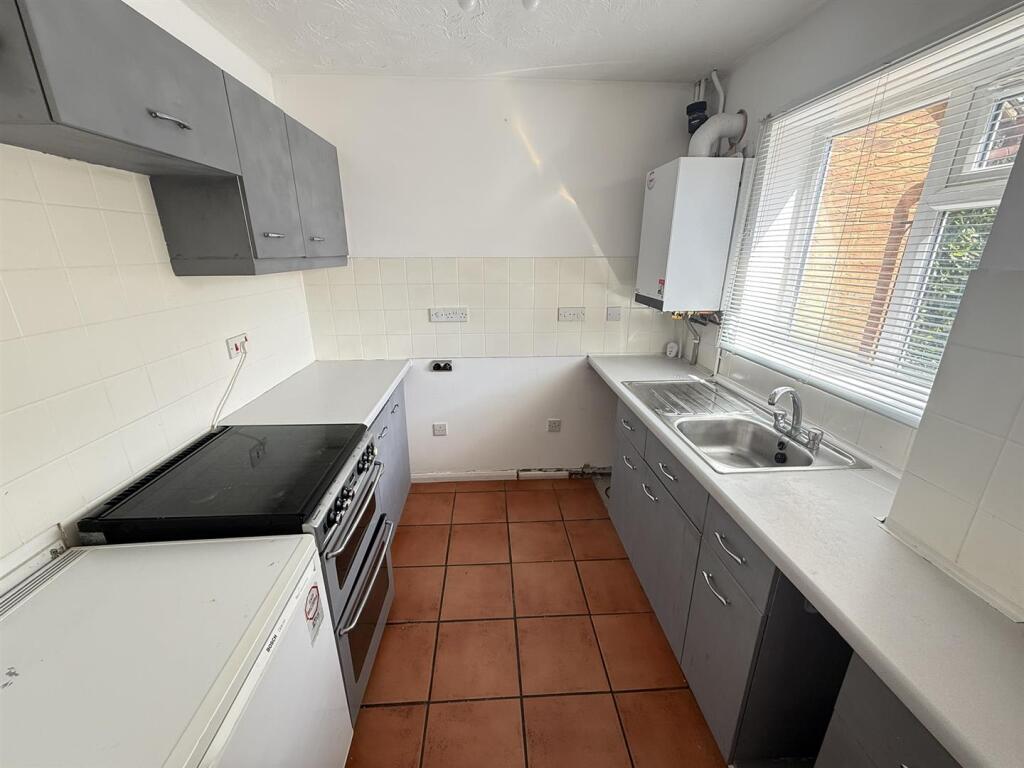 Warwick Close, Chippenham photo 4