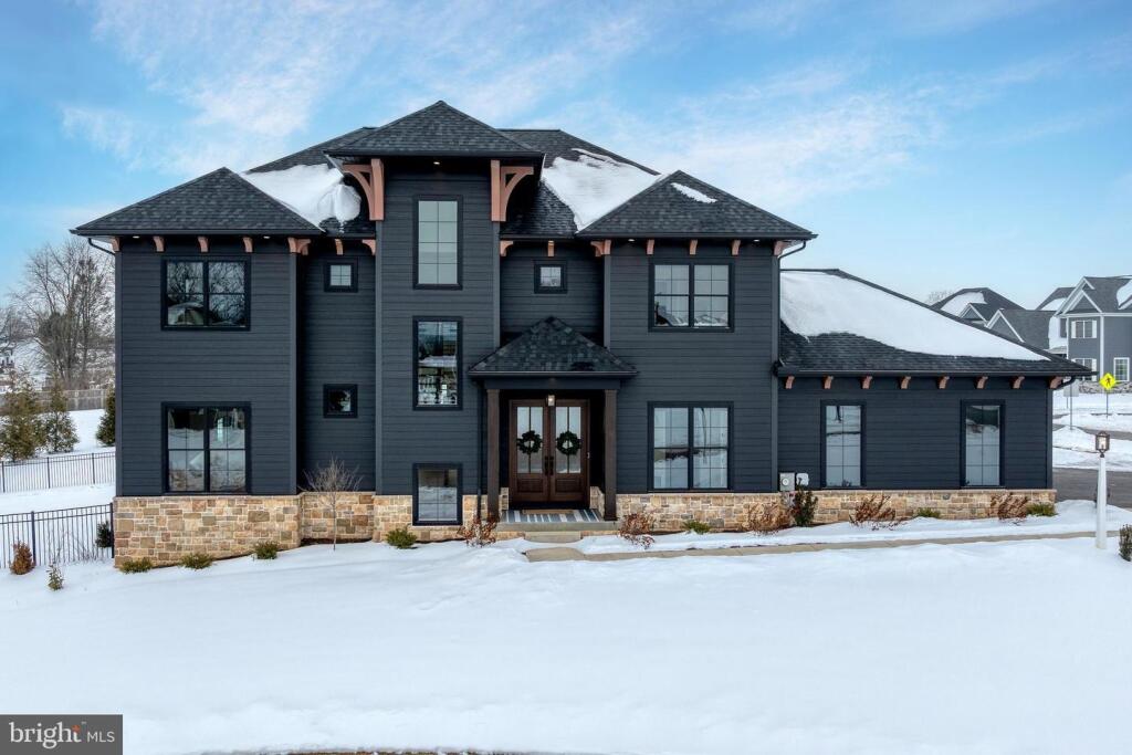 Main image of property: Pennsylvania, Lancaster County, East Petersburg