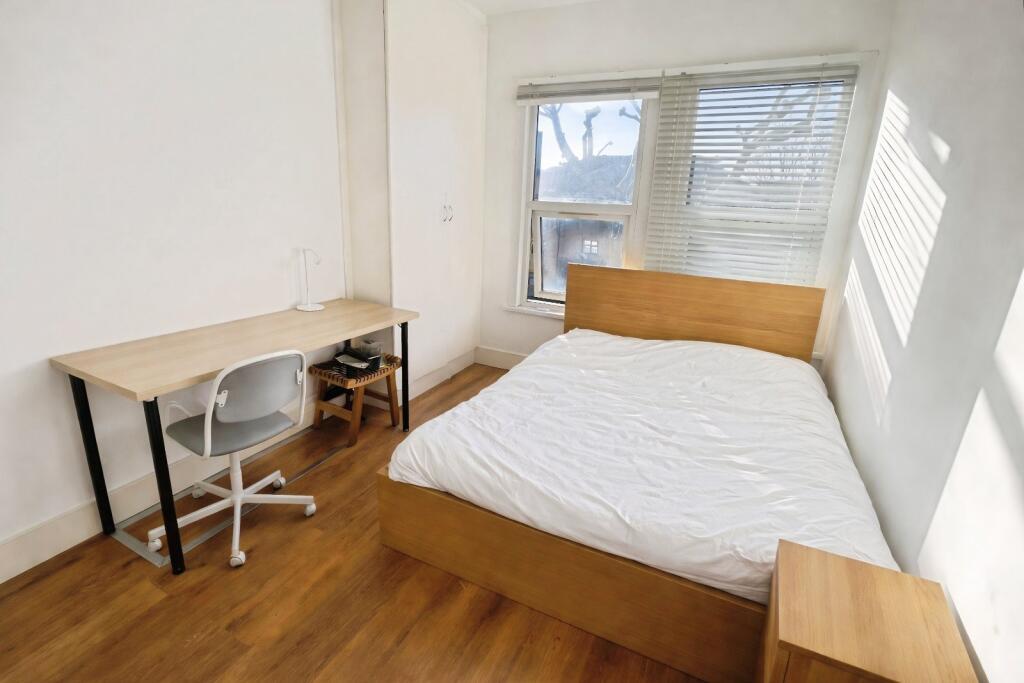 Main image of property: 19 Searles Road, London, SE1