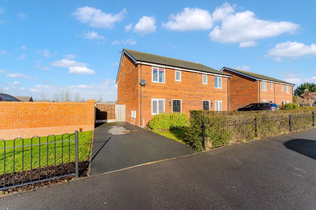 3-bed semi-detached on Picow Farm Road, Runcorn, WA7, £60,000