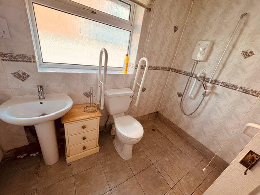 House in Stoke-on-Trent - More