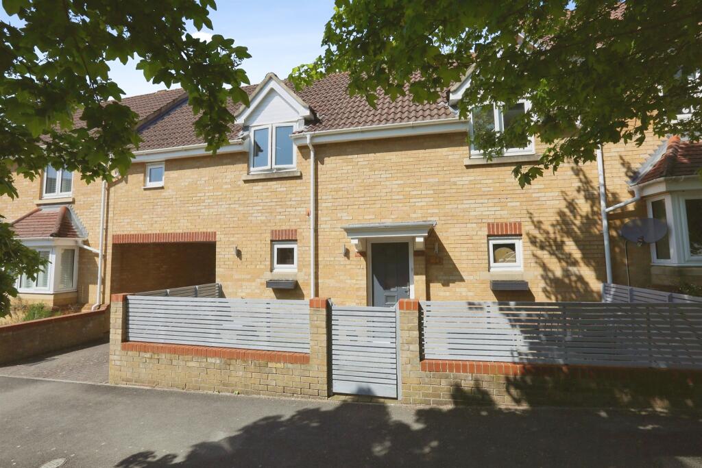Main image of property: Deer Walk, Hedge End, Southampton