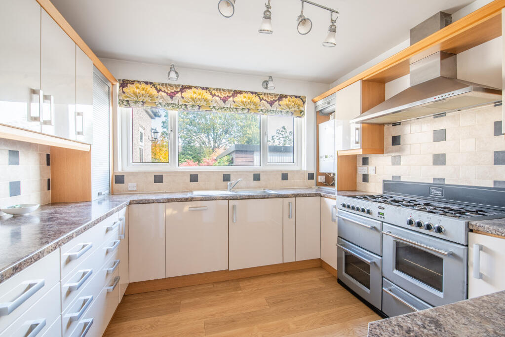 House in Bradford, Bingley - View 4