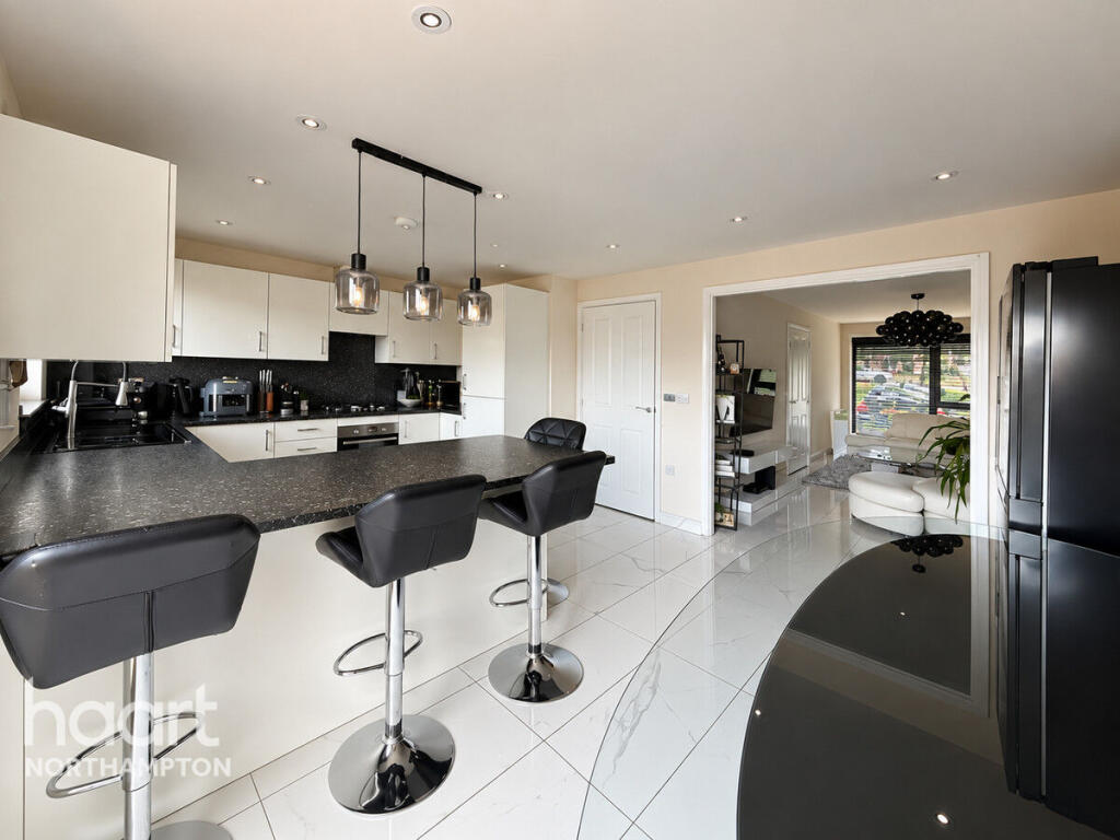 House in Upton, Marina Park - More