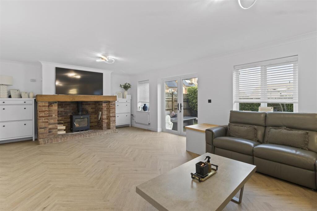 House in Wealden, Herstmonceux - View 2