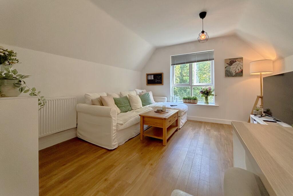 Apartment in Southampton - View 3